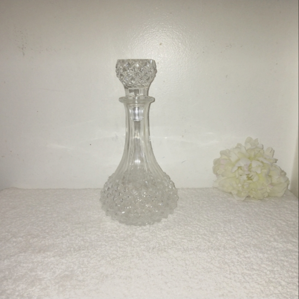 Stunning Crystal Glass Wine Spirits Liquid Decanter with Topper 1/2